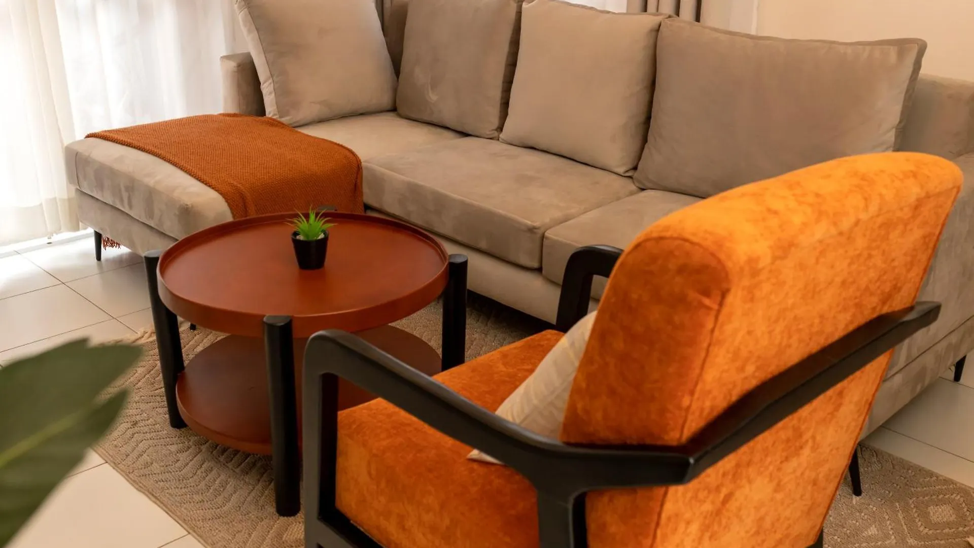 Shirleyz Cozy Haven - A Delightful Apt In Jinja City Uganda