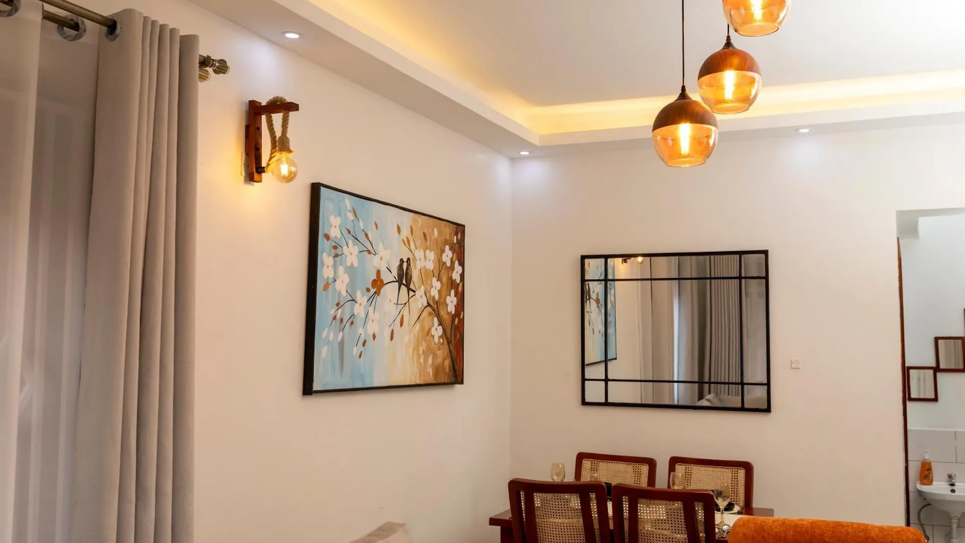Shirleyz Cozy Haven - A Delightful Apt In Jinja City Apartment