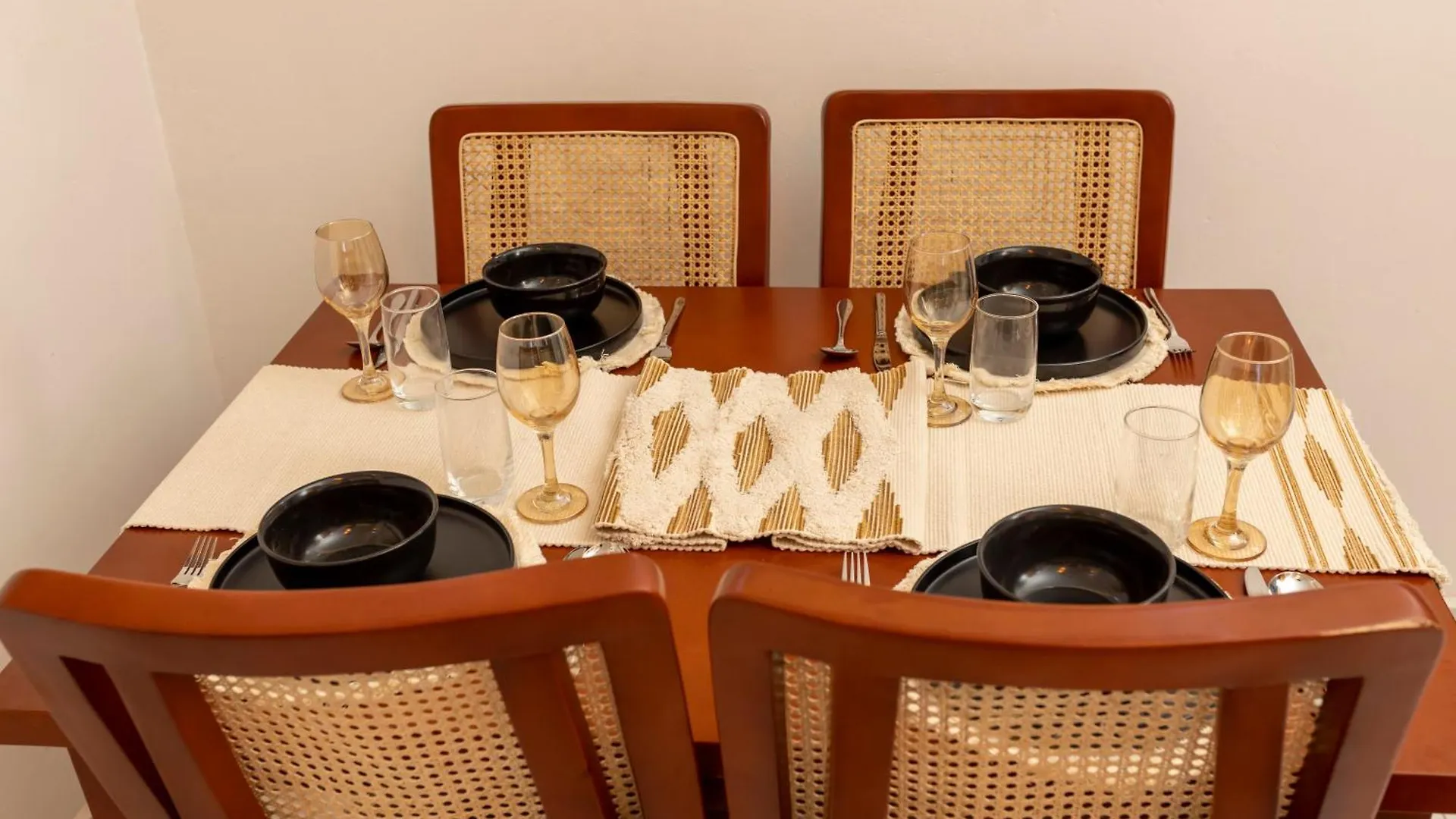 Shirleyz Cozy Haven - A Delightful Apt In Jinja City